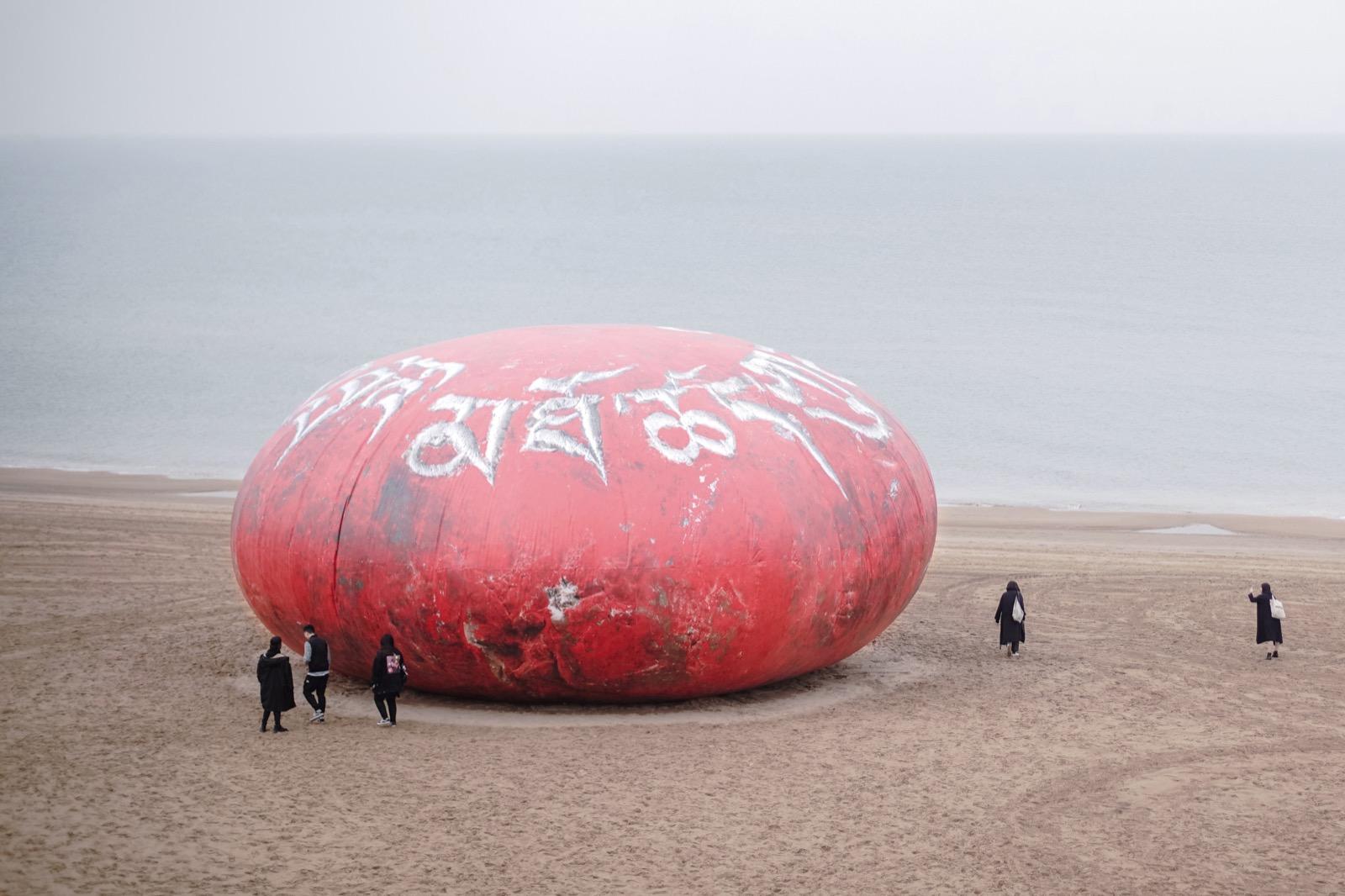 Something in the Air 2019. © Zhao Yao, Courtesy of Ota Fine Arts